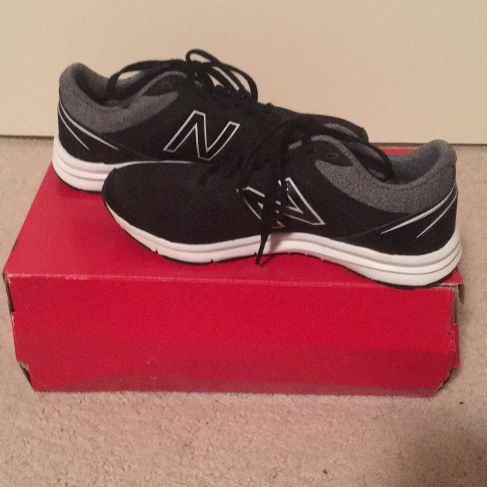New Balance Athletic Shoes. Size 6.